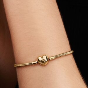 2025Q3E_collection_moments_go_ac_tp_pdp_model_besteller_12_1x1_V2_RGB_bracelet