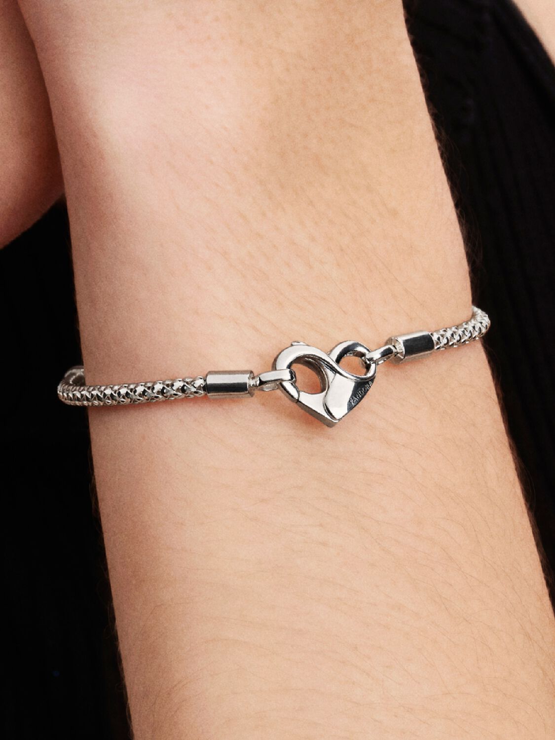 2025Q3E_collection_moments_go_ac_tp_pdp_model_besteller_18_RGB_High_3x4_bracelet