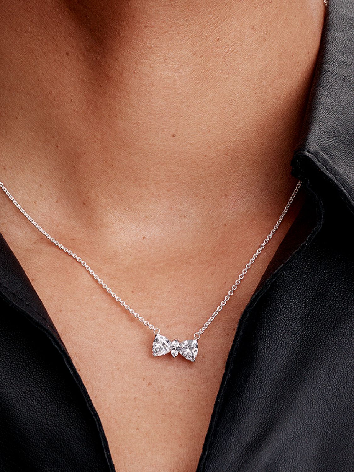 Q424_G_PDP_MODEL_SINGLE_38_1x1_RGB_necklace