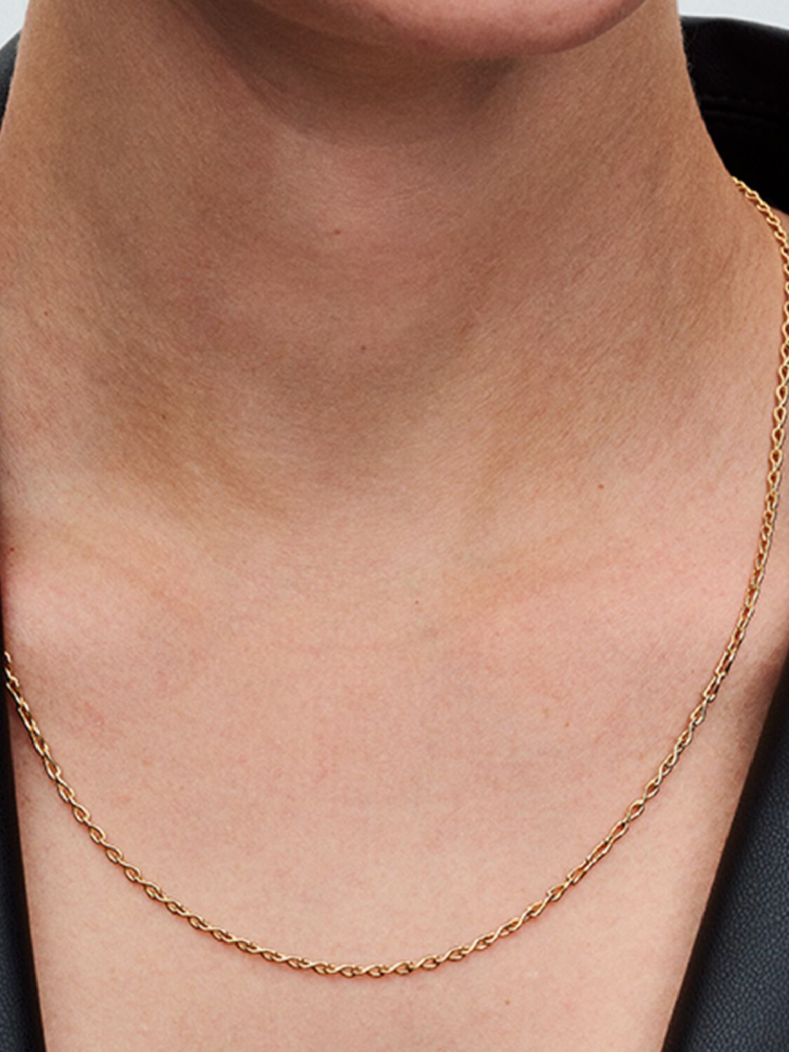 SS24_A_PDP_Model_Single_107_1x1_RGB_necklace