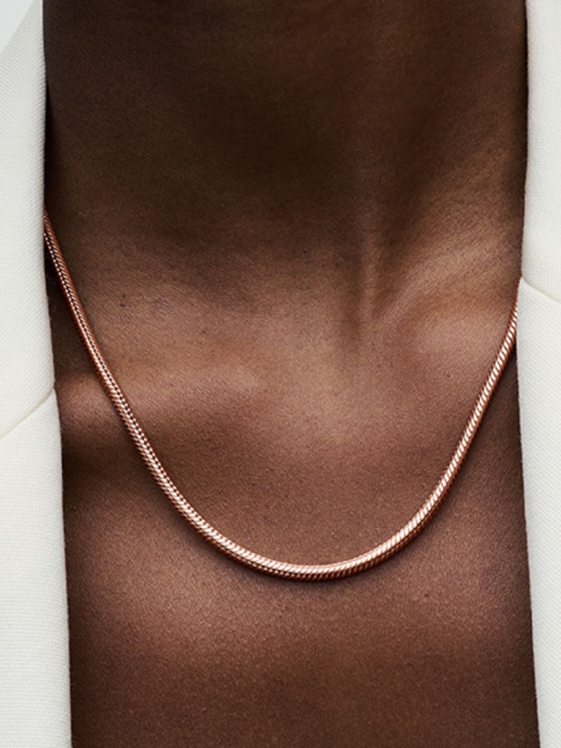 SS24_A_PDP_Model_Single_17_1x1_RGB_necklace