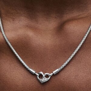 SS24_A_PDP_Model_Single_18_1x1_RGB_necklace