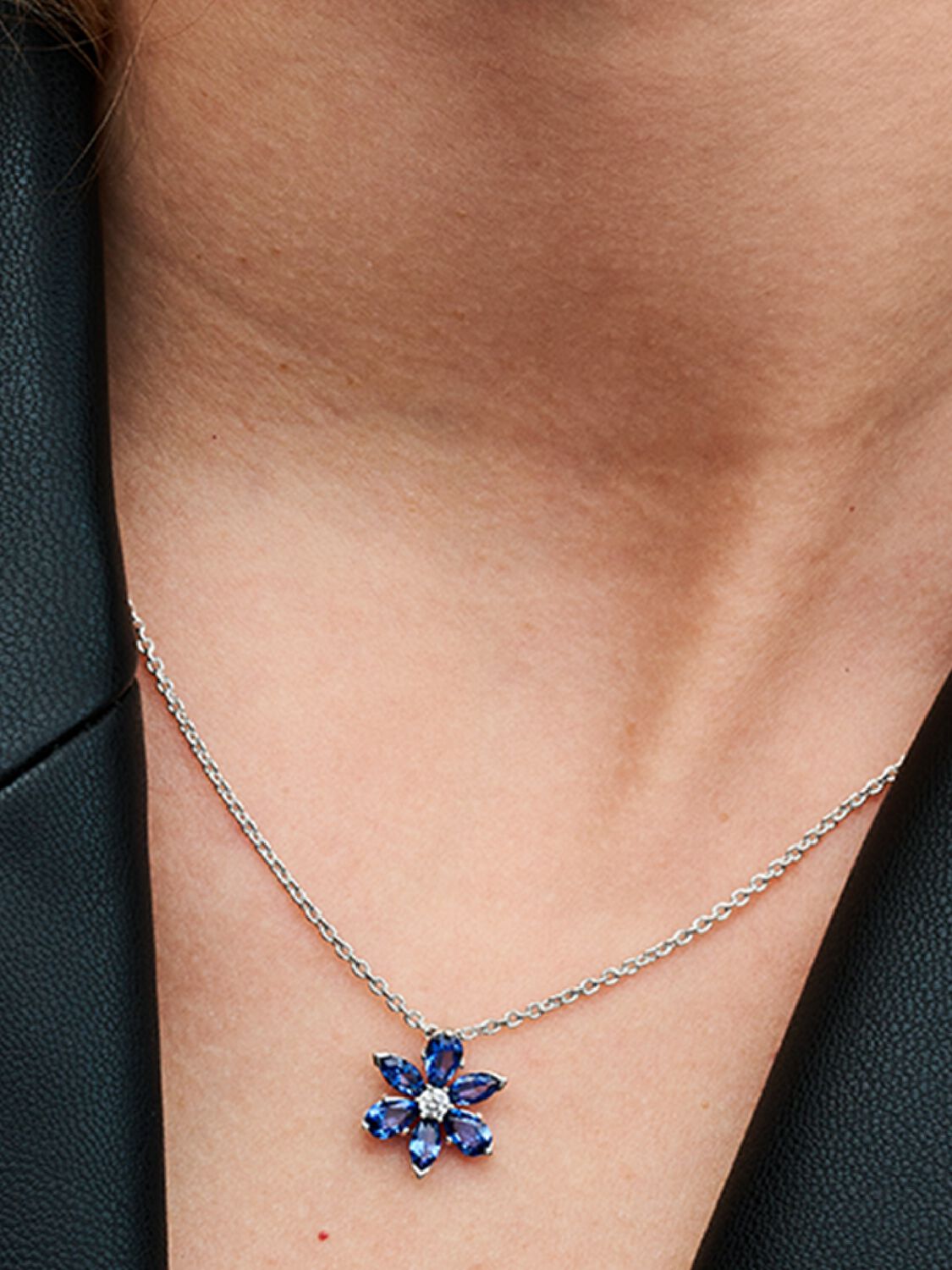 SS24_A_PDP_Model_Single_32_1x1_RGB_necklace
