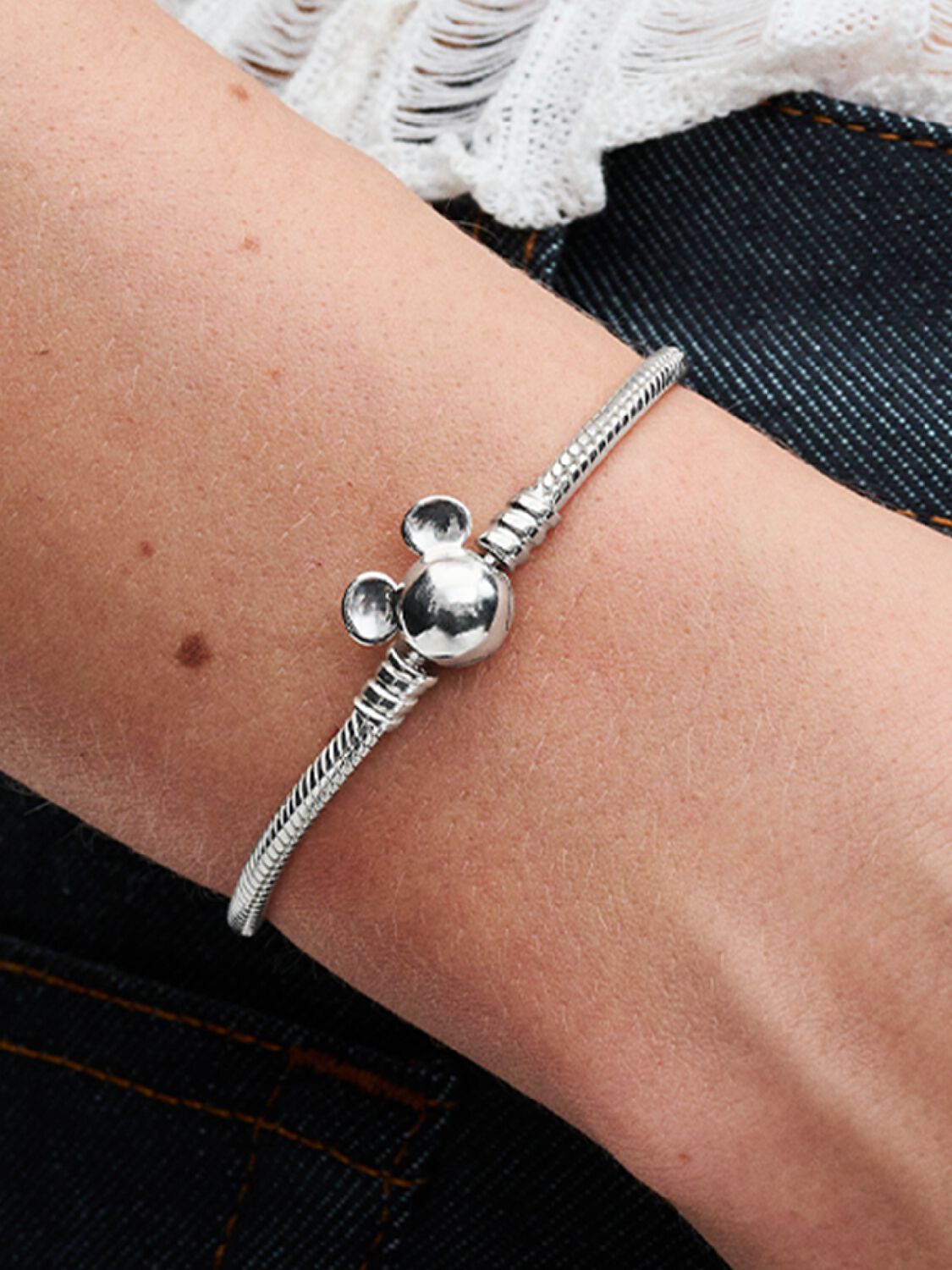 SS24_A_PDP_Model_Single_38_1x1_RGB_bracelet