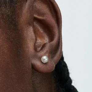 Q124_B_PDP_Model_Single_44_1x1_RGB_earring