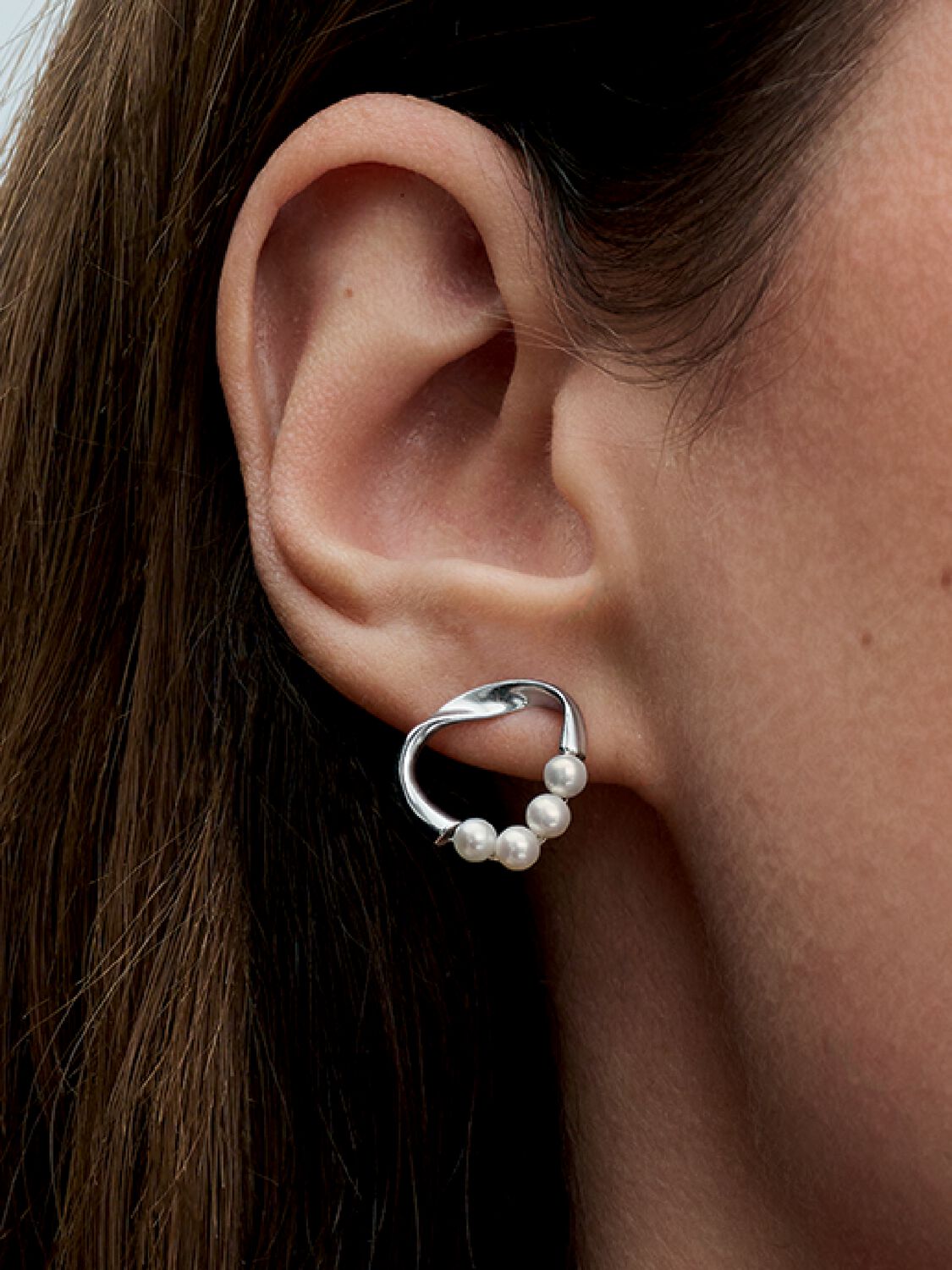 Q224_D_PDP_Model_Single_03_1x1_RGB_earring