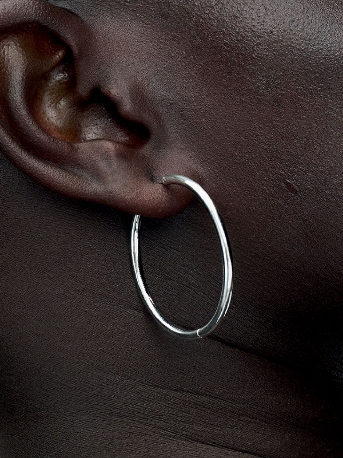 Q224_D_PDP_Model_Single_27_1x1_RGB_earring